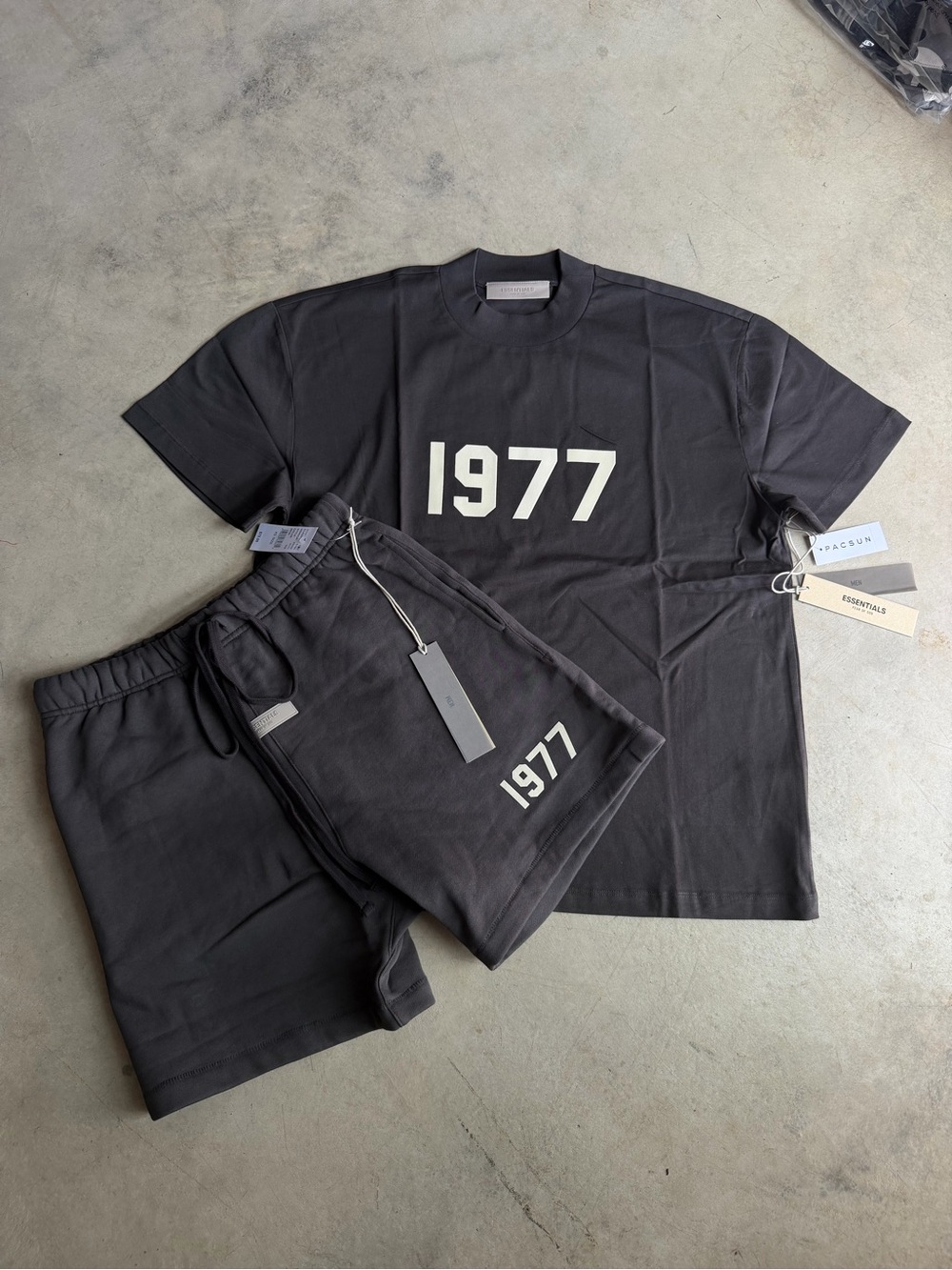 ESSENTIALS Fear Of God 1977 Iron Tee & Shorts FULL Set
